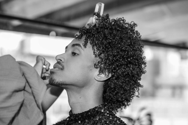 Quelles astuces pour choisir des lunettes de vue vintage pour un look rétro?